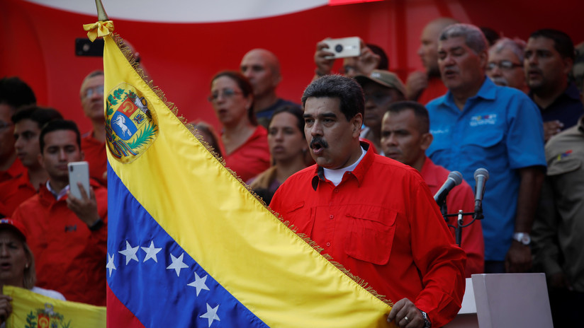 Maduro tilda de "ridículo" al "supremacista" Mike Pence por amenazar a los magistrados del TSJ y a la FANB