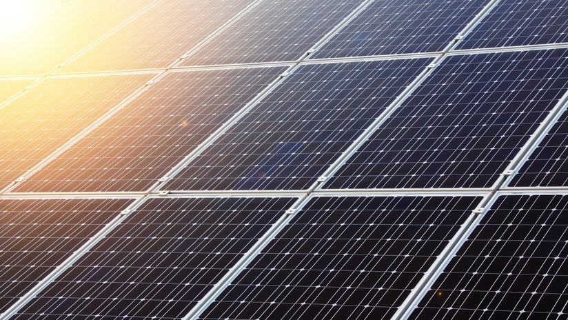 Diseñan un panel fotovoltaico que genera electricidad gracias a la frialdad del espacio