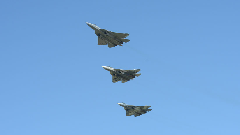 VIDEO: Seis cazas Su-57 escoltan el avión de Vladímir Putin