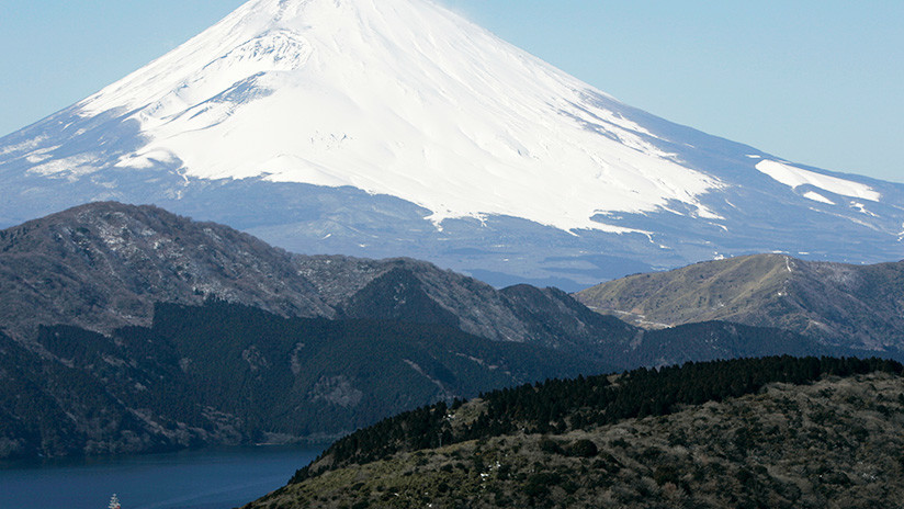 Japón: Elevan el nivel de alerta por la posible erupción de un volcán en un popular balneario