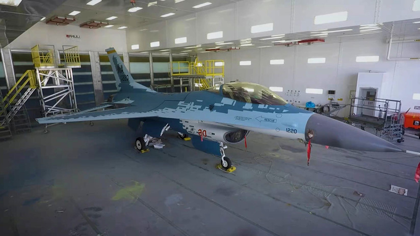 VIDEO: Las Fuerzas Armadas de EE.UU. muestran cómo 'disfrazan' un caza F-16 como un Su-57 ruso