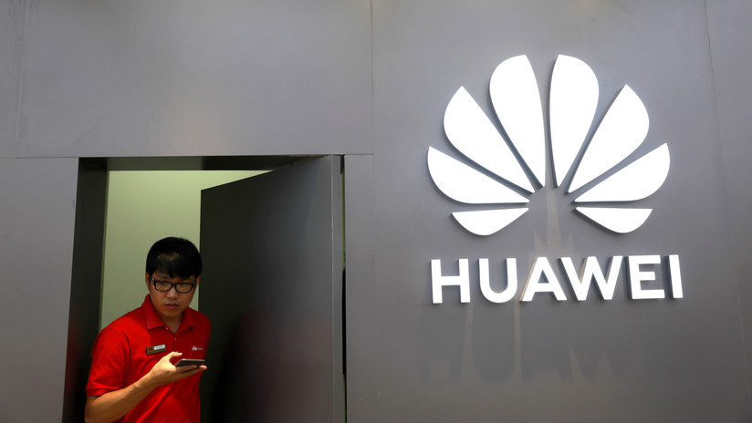 Chinos renuncian en masa a sus iPhones en favor de dispositivos de Huawei, en medio de las tensiones entre la empresa y EE.UU.