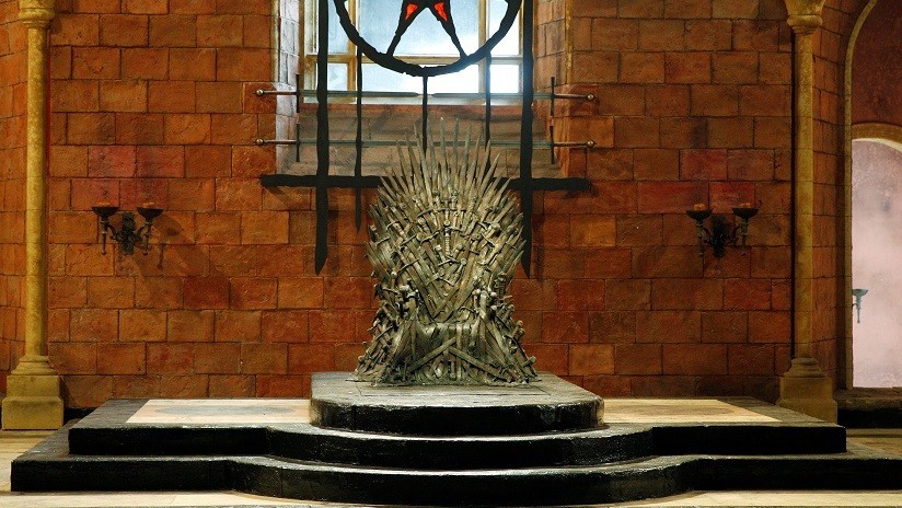 FOTO: Internautas descubren que el póster de la primera temporada de 'Juego de tronos' predijo quién se convertiría en el rey de los Seis Reinos