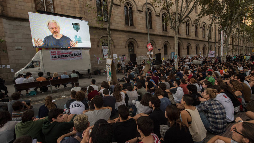 ¿175 años por revelar crímenes de guerra? Periodista arremete contra medios occidentales por no rechazar la persecución contra Assange