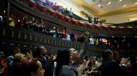 Diputados de la Asamblea Constituyente asisten a una sesión en Caracas, Venezuela, 8 de enero de 2019.