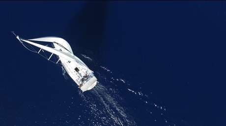 Dos australianos sobreviven una noche en unas aguas llenas de cocodrilos y tiburones tras un naufragio