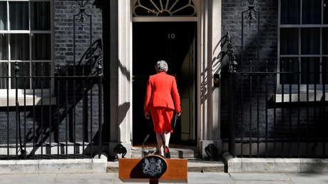 Theresa May tras anunciar su dimisión como primera ministra del Reino Unido, ante el número 10 de Downing Street, Londres, 24 de mayo de 2019.