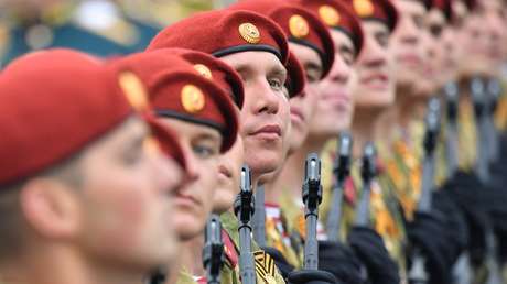 Militares de la Guardia Nacional rusa en un desfile en la Plaza Roja de MoscÃº, 2019. 