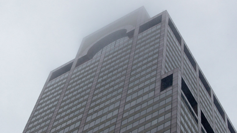 Un helicóptero se estrella contra un edificio de 54 pisos en Nueva York (EN VIVO)