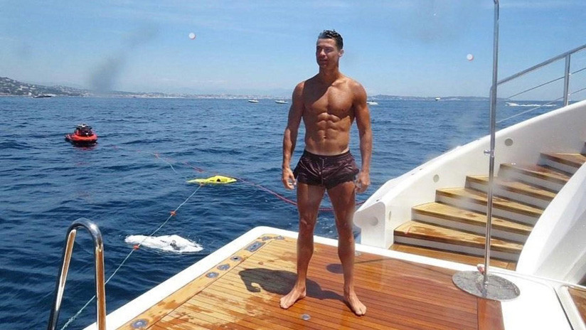 Cristiano Ronaldo comparte una foto de las vacaciones con su "familia" y genera una avalancha de memes