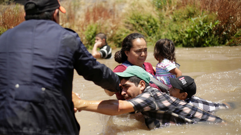 La terrible imagen que indigna al mundo: un migrante salvadoreño y su bebé mueren abrazados cuando intentaban llegar a EE.UU.