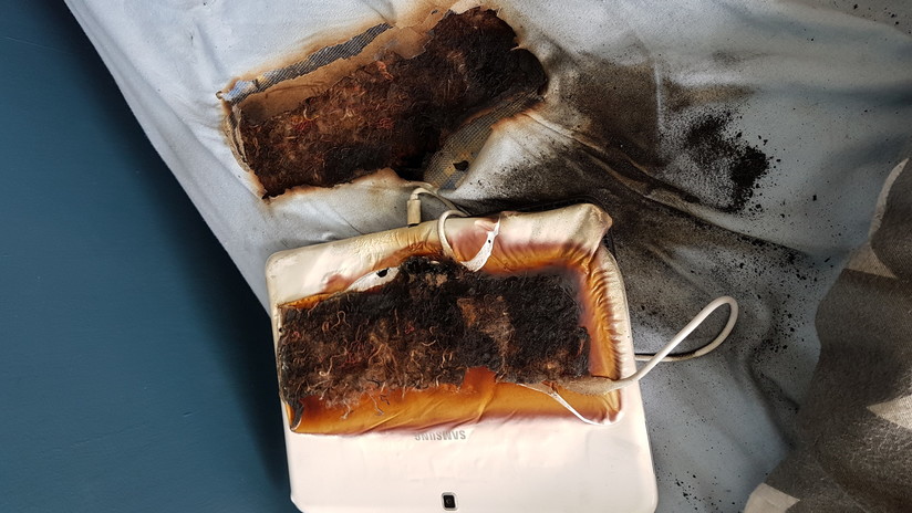 Una tableta Samsung se quema durante una recarga y deja un agujero en la cama de un niÃ±o que dormÃ­a