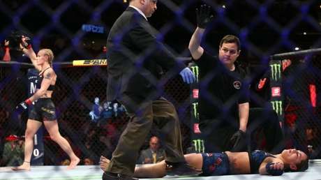 Ufc luchador abolladura en la cabeza