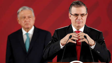 El canciller mexicano, Marcelo Ebrard, en conferencia de prensa junto al presidente Andrés Manuel López Obrador, 10 de junio de 2019. 
