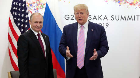 El presidente de Rusia, Vladímir Putin, y su homólogo estadounidense, Donald Trump, en Osaka (Japón), el 28 de junio de 2019.