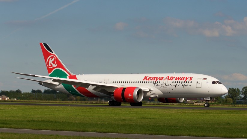 Un hombre cae desde un avión de pasajeros momentos antes del aterrizaje en Londres