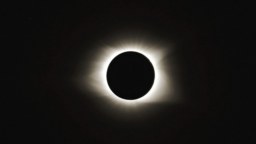 FOTOS: Satélite chino fotografÃa la Tierra desde la Luna durante el eclipse solar y este es el resultado