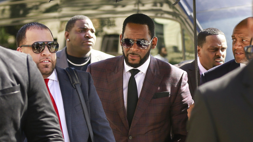 Arrestan al cantante R. Kelly por cargos de tráfico sexual