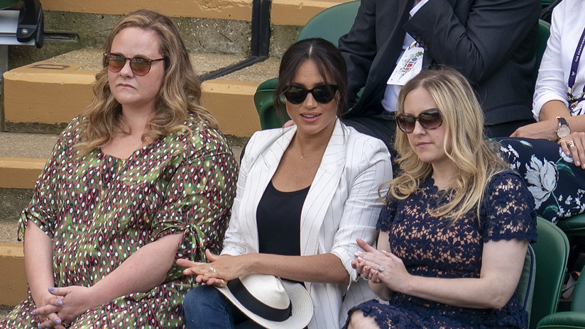 "Me interesaba más Federer": Acusan a un hombre de fotografiar a Meghan Markle en Wimbledon (y resulta que se hacía una selfi)