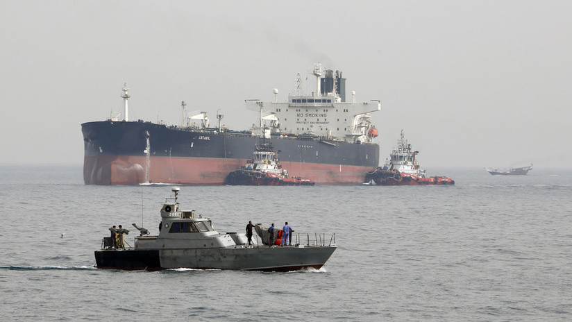 Irán remolca un petrolero extranjero varado en el golfo Pérsico