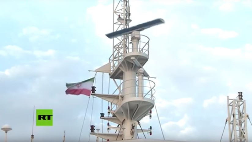 VIDEO: Izan la bandera de Irán en el petrolero británico incautado en el estrecho de Ormuz