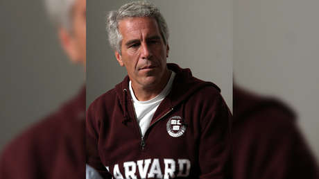 El multimillonario estadounidense Jeffrey Epstein enfrentaría hasta 45 años de cárcel por cargos de tráfico sexual de menores