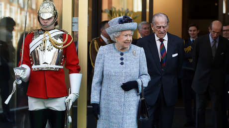 La reina Isabel II de Inglaterra en el Museo del Ejército Nacional en Londres, el 16 de marzo de 2017.