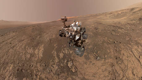 El vehículo Curiosity durante una expedición, Marte, febrero de 2018.
