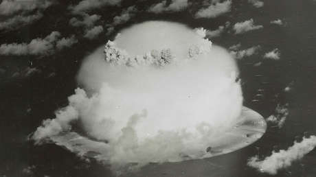 Explosión nuclear en el atolón de Bikini durante una serie de pruebas en julio de 1946.