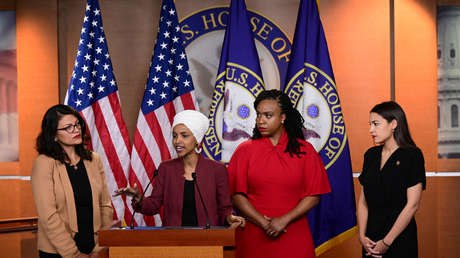 Las congresistas Rashida Tlaib, Ilhan Omar, Ayanna Pressley y Alexandria Ocasio-Cortez en una conferencia de prensa en Washington, 15 de julio de 2019.