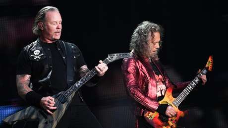 James Hetfield y Kirk Hammett de Metallica en un concierto en Moscú, 21 de julio de 2019