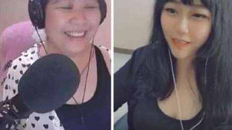 VIDEO: Una vloguera que ocultaba su cara y aparentaba ser adolescente sufre un fallo técnico en vivo y sus fans se llevan una sorpresa