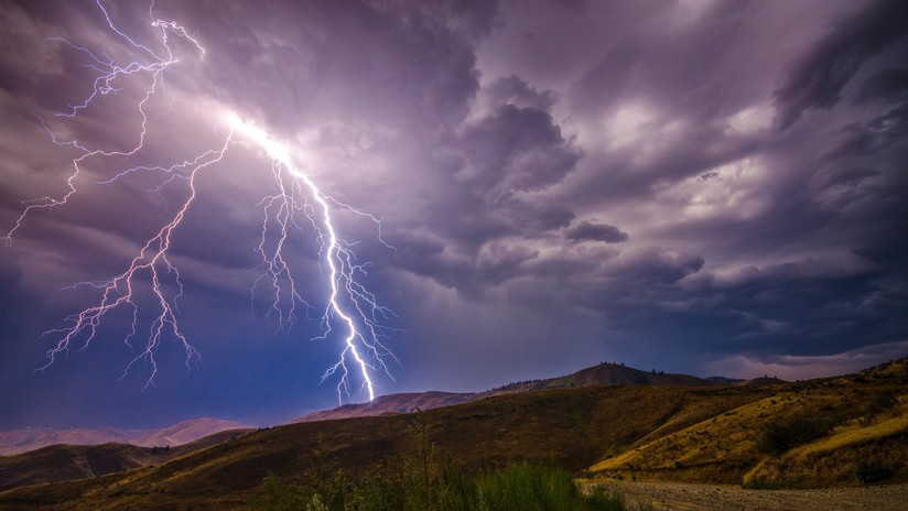 Más de 10 rayos impactan en el mismo lugar en pocos segundos (VIDEO)