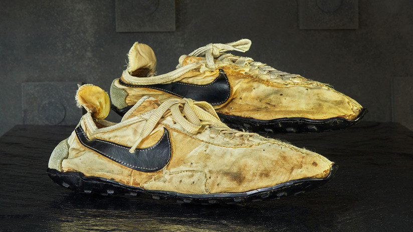 Vende por 50.000 dólares las zapatillas Nike que usó hace casi 50 años - RT