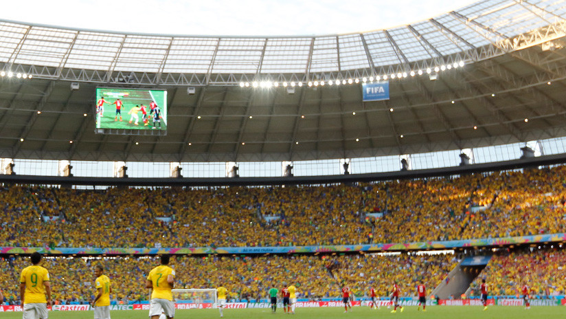 VIDEO: Una invasión de abejas retrasa 19 minutos un partido de fútbol en Brasil