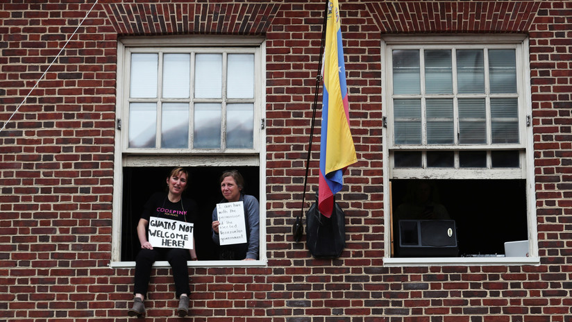 Nadar a contracorriente en EE.UU.: ¿qué pasó con los activistas que protegieron la Embajada de Venezuela en Washington?