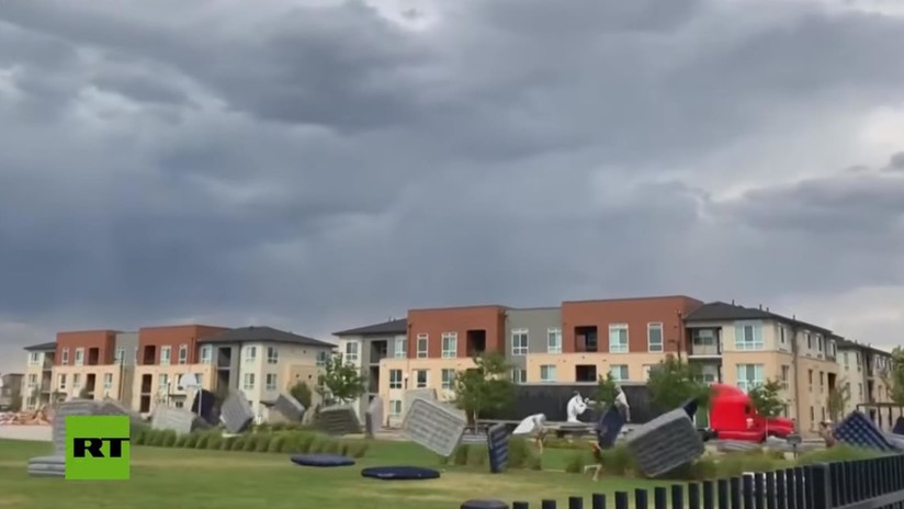¿Colchones voladores?: El viento juega una mala pasada en un cine al aire libre (VIDEO)