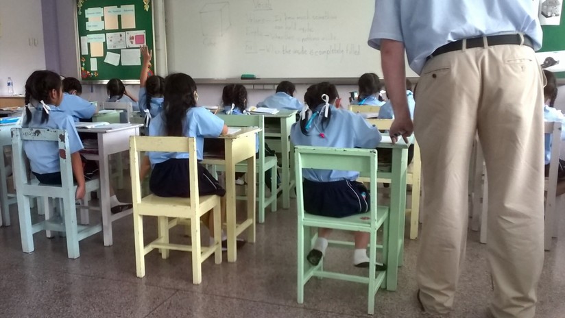 Demandan a una maestra en Texas por marcar con rotulador el cuero cabelludo de un estudiante negro por su extravagante corte de pelo