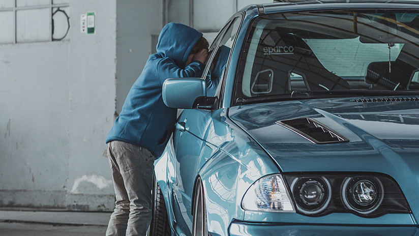 Alemania: Un niño de 8 años se lleva el auto de sus padres y conduce a 140 kilómetros por hora