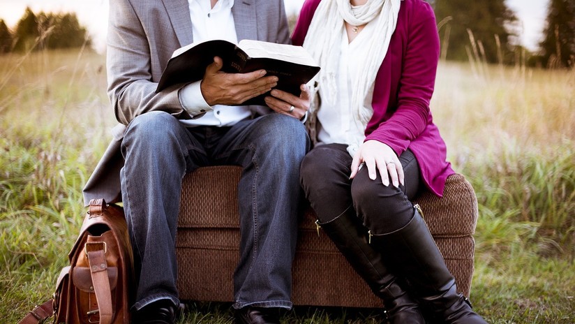 Una mujer busca el divorcio porque su marido "le quiere demasiado"