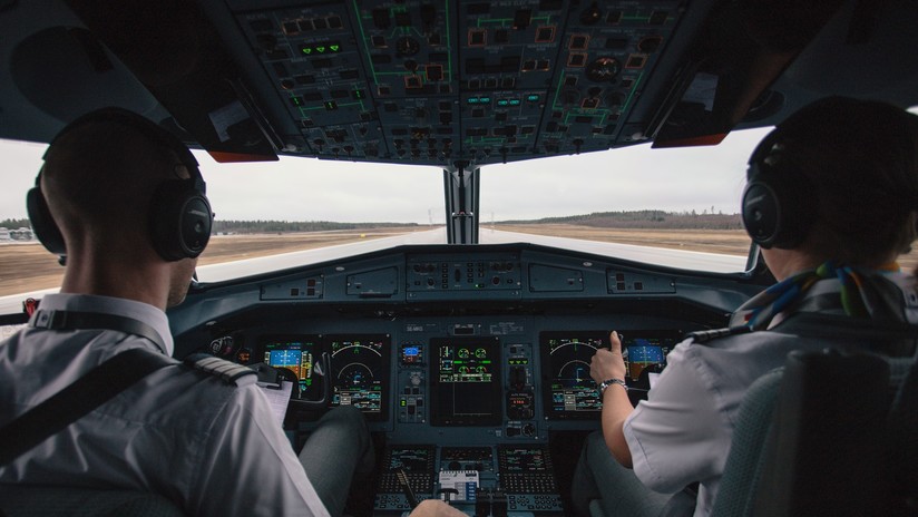 "Probablemente me suicidaré": Suspenden a un piloto de easyJet por sus alarmantes mensajes en WhatsApp