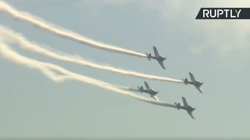 VIDEO: Aviones muestran acrobacias aéreas durante el salón MAKS en Moscú