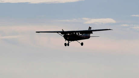 Una estudiante de Cambridge abre la puerta y se arroja de una avioneta en Madagascar