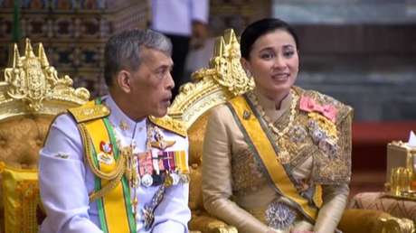 460px x 258px - VIDEO: El rey de Tailandia proclama a una concubina por primera ...