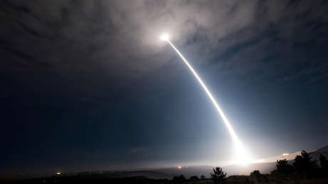 El lanzamiento del misil balístico intercontinental Minuteman III, desde la Base de la Fuerza Aérea de EE.UU. en Vandenberg, California, el 2 de agosto de 2017.