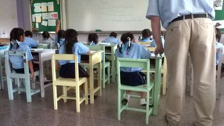 Demandan a una maestra en Texas por marcar con rotulador el cuero cabelludo de un estudiante negro por su extravagante corte de pelo