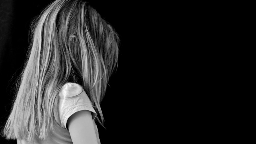 Acusan a una pareja de abandonar a su hija adoptiva con enanismo tras cambiarle la edad de 10 a 22 años