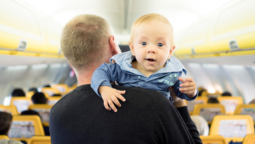 Polémica en el aire: a la hora de elegir asiento en el avión, Japan Airlines advierte dónde viaja algún bebé