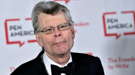 Stephen King aparece con un mate en una escena de 'It: capítulo II' y revoluciona las redes en Argentina
