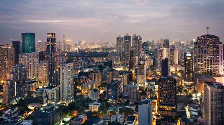 Hallan muerta en circunstancias extrañas a una modelo tailandesa en un edificio de Bangkok
